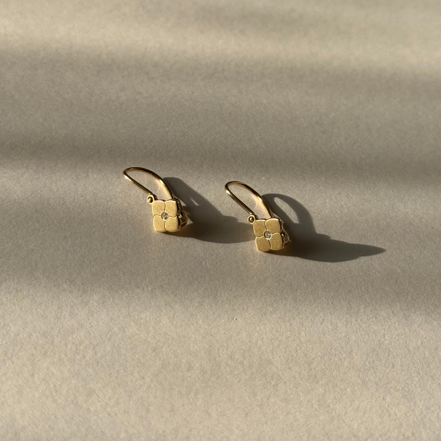 Little ZAEDA Petals of Time Earrings