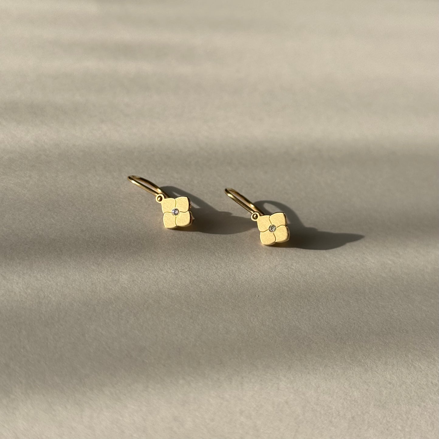 Little ZAEDA Petals of Time Earrings