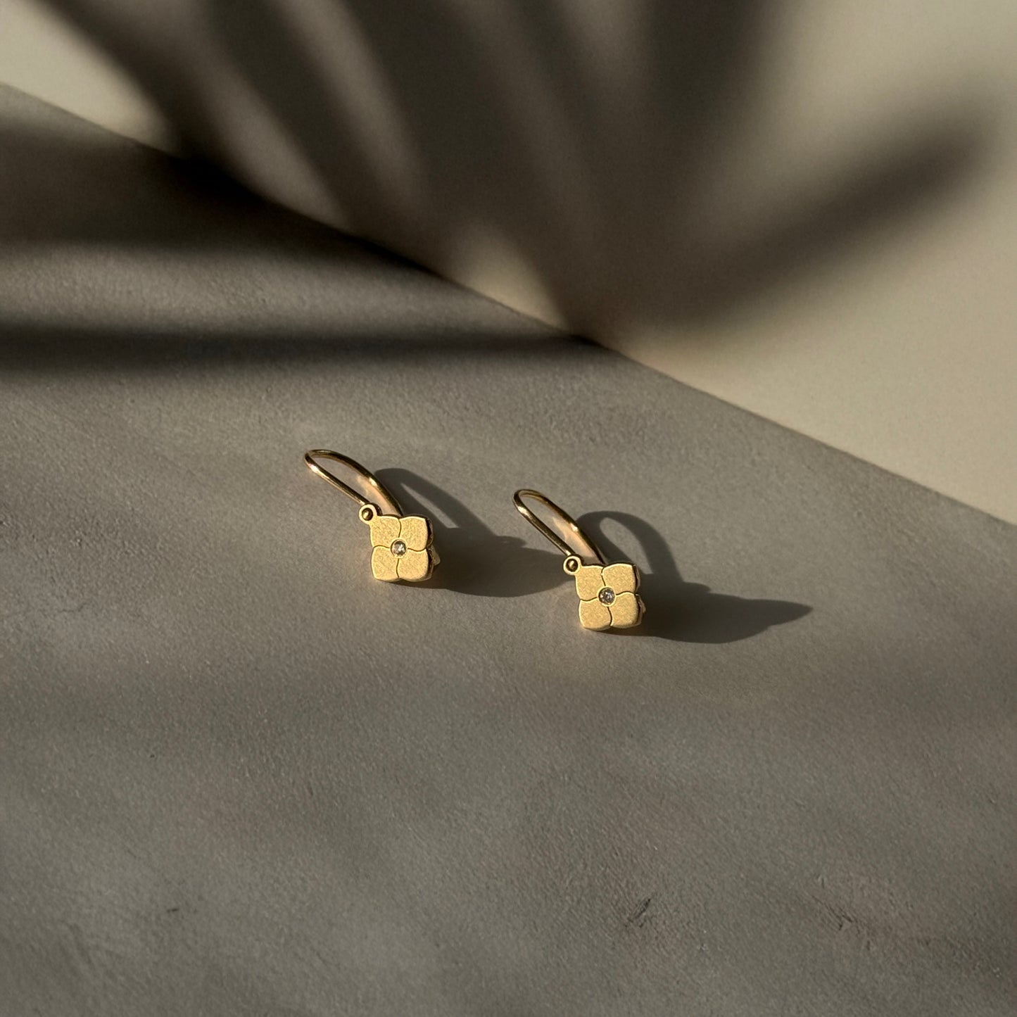 Little ZAEDA Petals of Time Earrings